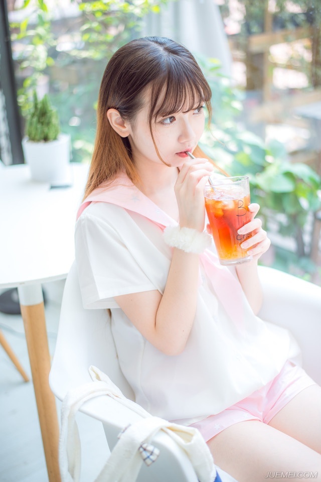 “好！”魏延点点头，他乃主帅，这些事情，自然责无旁贷，只是皱眉看向庞统道：“士元，那诸葛亮真有那么厉害？”